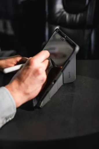 fvfVlbrUS0C70hf5cSEMMg.c-r.jpg?