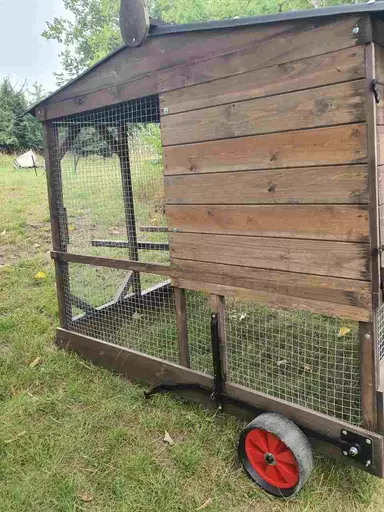 Full Size Penthouse Chicken House_Image_1.jpg