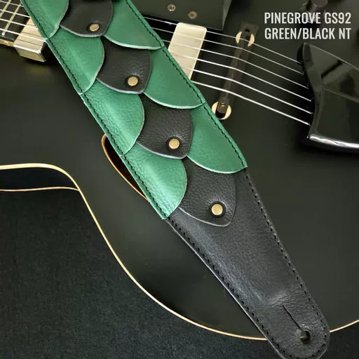 GS92 shamrock green black dragon skin guitar strap Pinegrove 1 anno.jpg