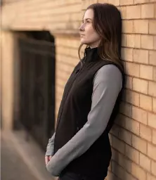 BHV3W%20BK_BK%20MODEL%202.jpg?