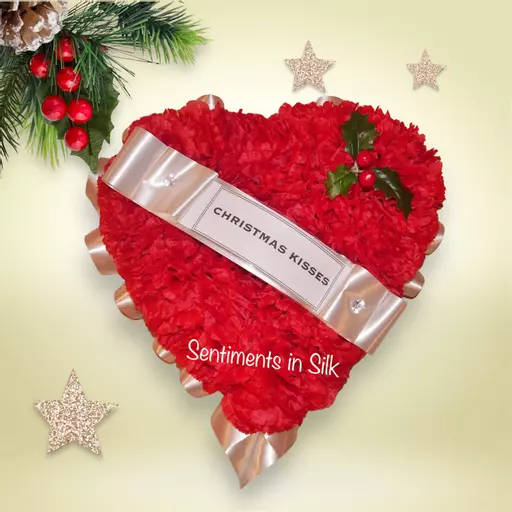 CHRISTMAS LOVE HEART WREATH - RED