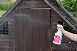 3490 - Battles Poultry - House Disinfectant & Cleaner - Lifestyle 02.jpg