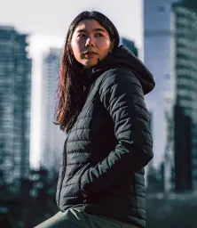 QXH1W%20BLK%20MODEL%201%20HERO.jpg?