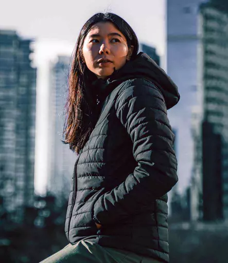 QXH1W%20BLK%20MODEL%201%20HERO.jpg?