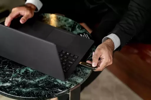 RHY8zxluZ0mHNT_Wfvj1NQ.c-r.jpg?