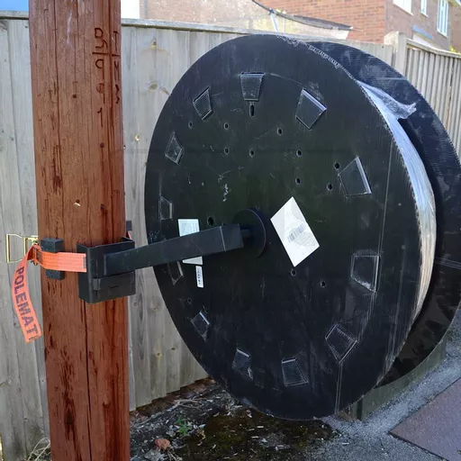 s83-7624_action_01_1.jpg?