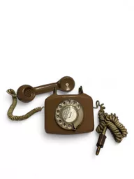 Brown phone 2.jpg