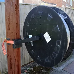 s83-7624_action_01_2.jpg?