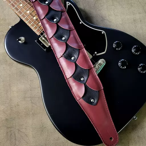 GS92 Dragon Skin Guitar Strap - Wine red & black