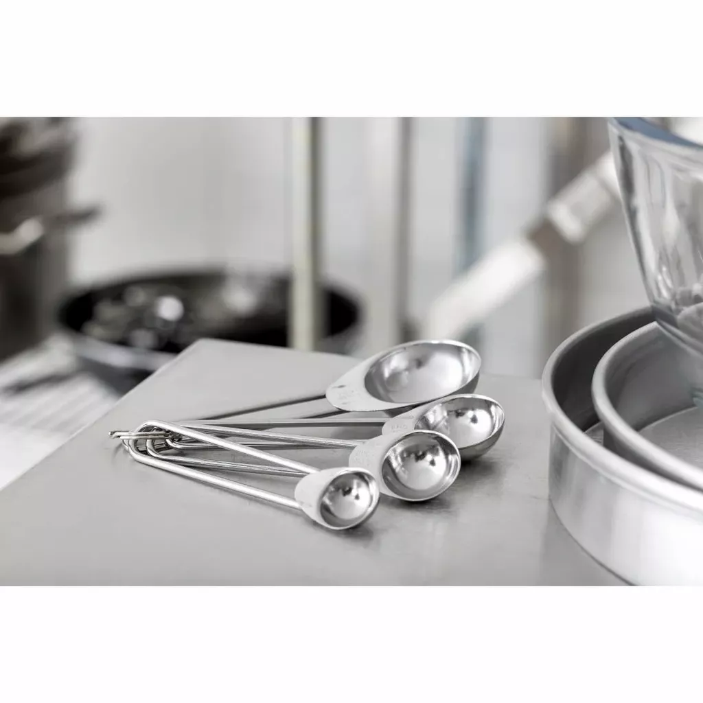 MEASURING SPOONS, CUPS & JUGS