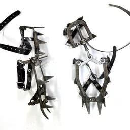 Crampons 3.jpg