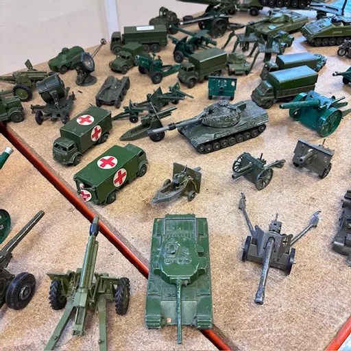 Dinky Toys - Army 1.jpg