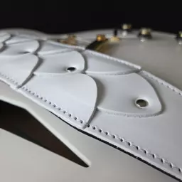 GS92 smooth white Dragonskin guitar strap Pinegrove 103.jpg