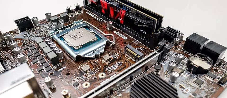 ATX vs. M-ATX: Which Size Motherboard is Right For You? 