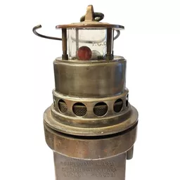 Miners LAmp Leeds 1.jpg