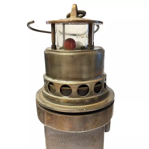 Miners LAmp Leeds 1.jpg