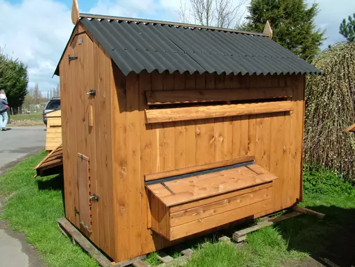 Walk-in poultry house