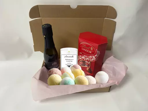 Valentine Chocolate, Bath Bombs & Prosecco Pamper Hamper with a Personalised Candle