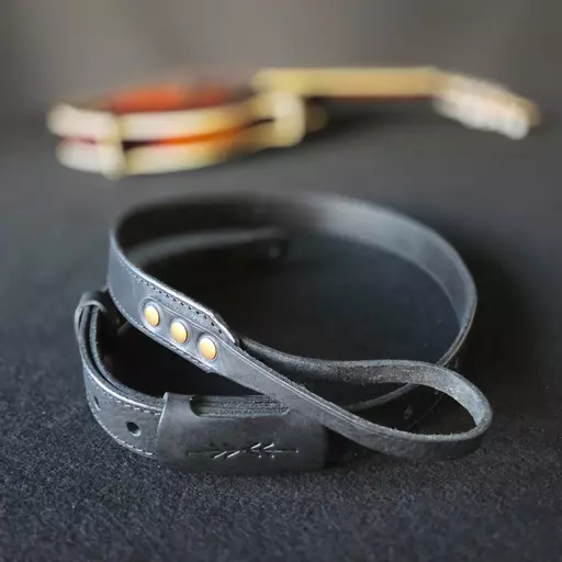 MS72T black mandolin strap Pinegrove Leather 152608.jpg
