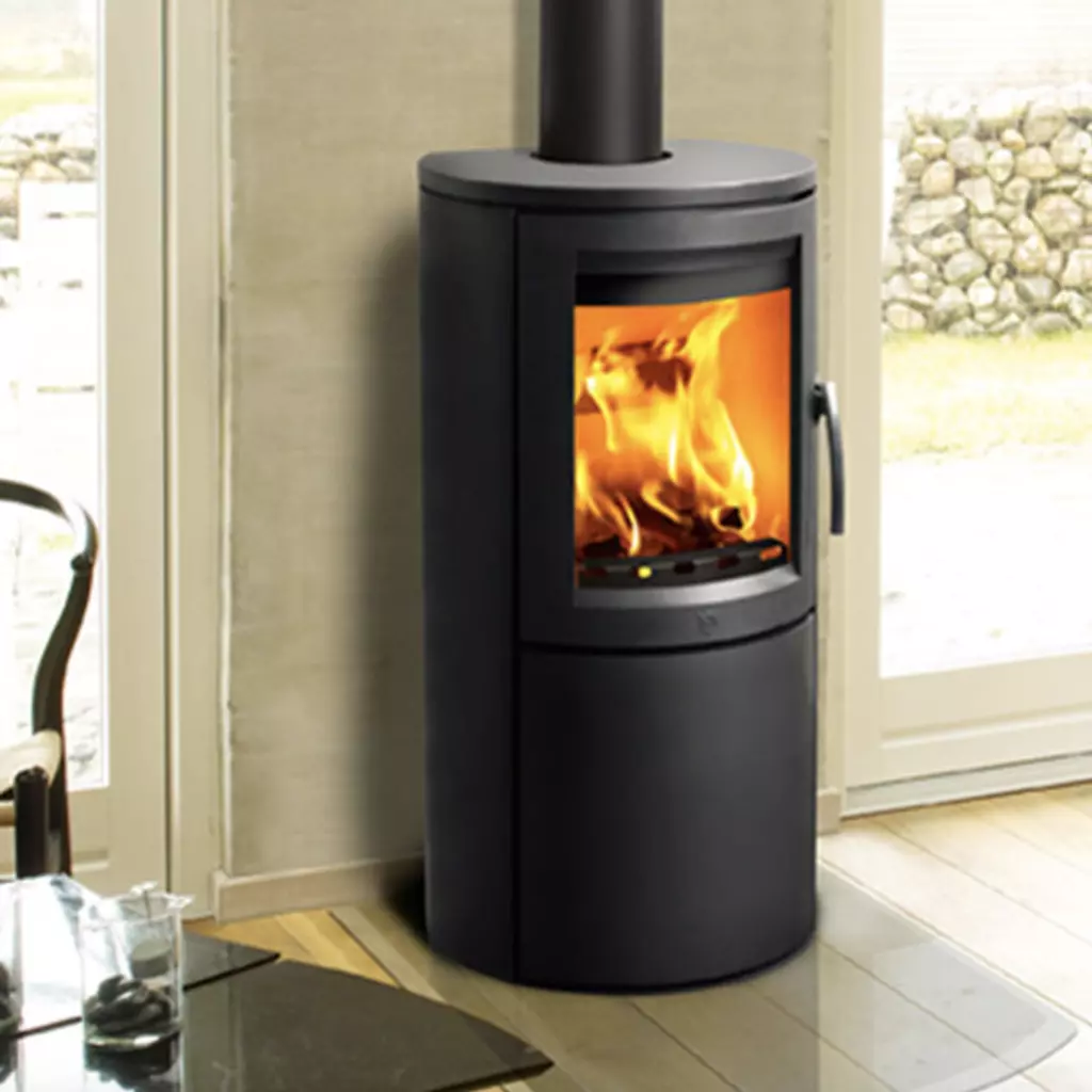 The Main Differences Between Fireplaces And Stoves
