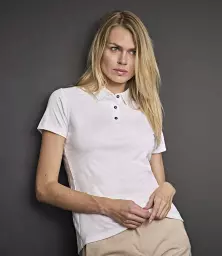 T7201%20WHI%20MODEL%201%20HERO.jpg?