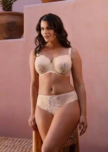 Fantasie Pippa Side Support Bra on model.jpg