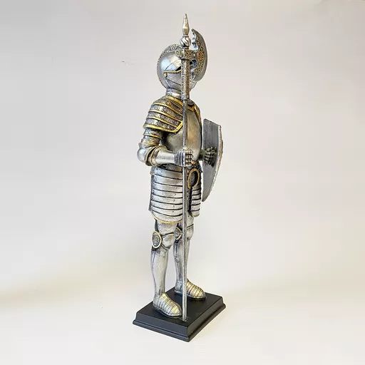 Knight 2.jpg