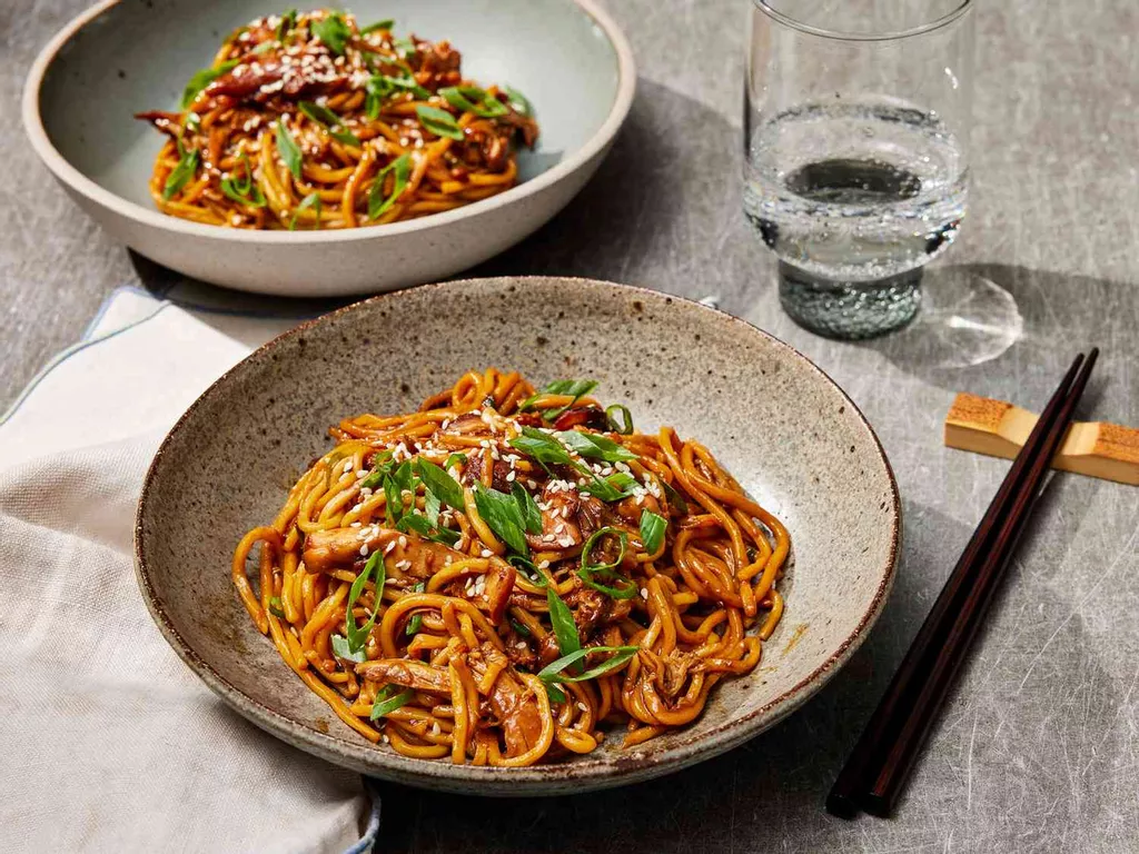 Slow Cooker Honey & Garlic Chicken Noodles