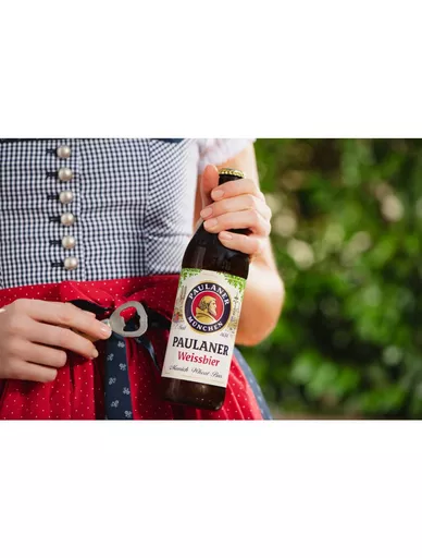 holding_weisse_bottle.jpg?
