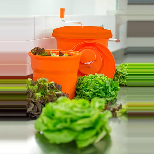 SALAD SPINNERS