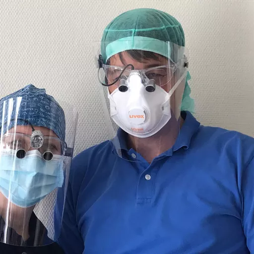 loupe-and-glasses-visor-dentists.jpg