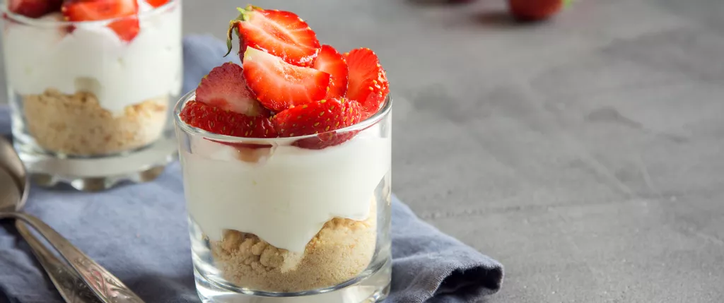 Mini strawberries & cream cheesecakes