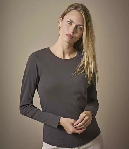 T590%20DGY%20MODEL%202.jpg?