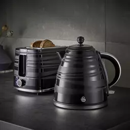 EEJB245_07.jpg?