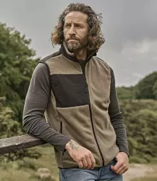 T9122%20CLY_B%20MODEL%201%20HERO.jpg?