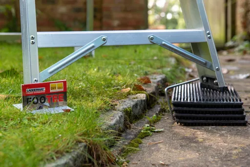 stepladder_uneven_ground_leveller.jpg?