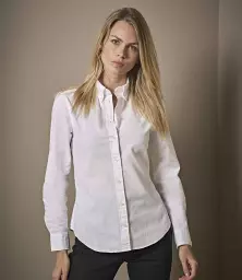 T4001%20WHI%20MODEL%201%20HERO.jpg?