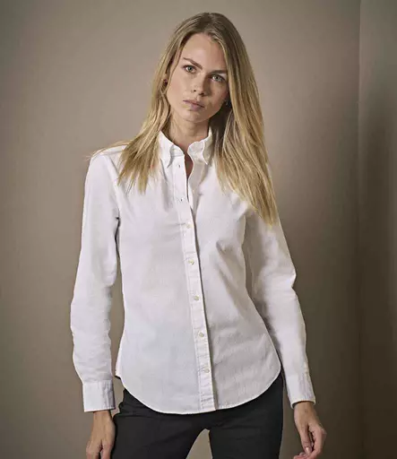 T4001%20WHI%20MODEL%201%20HERO.jpg?