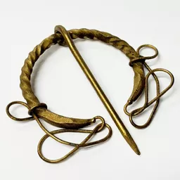 Twisted Brooch Gold.jpg