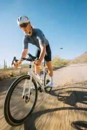 2Zo2my6UK06eAvJxUU-4KQ.c-r.jpg?