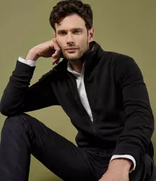 K902%20BLK%20MODEL%201%20HERO.jpg?