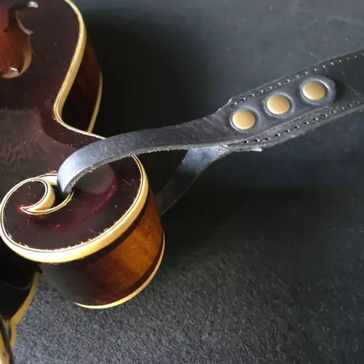 MS72T black mandolin strap Pinegrove Leather 154024.jpg