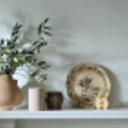 Pale Pip-Lifestyle.webp