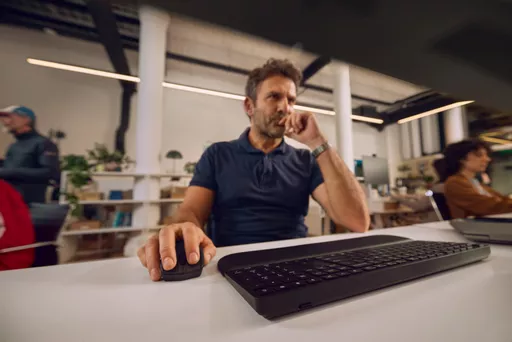 3ymnkEy4i0SQa3kKNHKUiA.c-r.jpg?