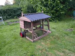 Half Pint Penthouse with wheels.jpg