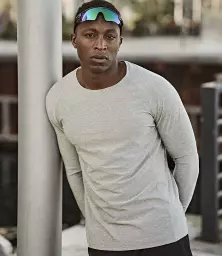 T7022%20GME%20MODEL%201%20HERO.jpg?