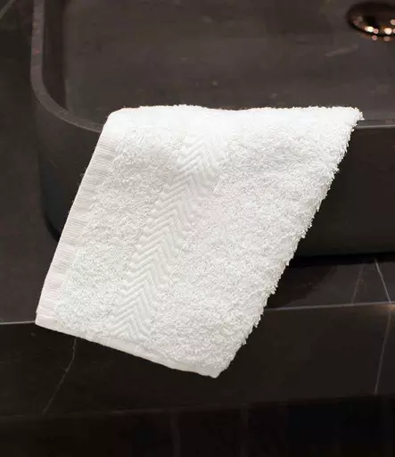 TC01%20WHI%20MODEL%201.jpg?