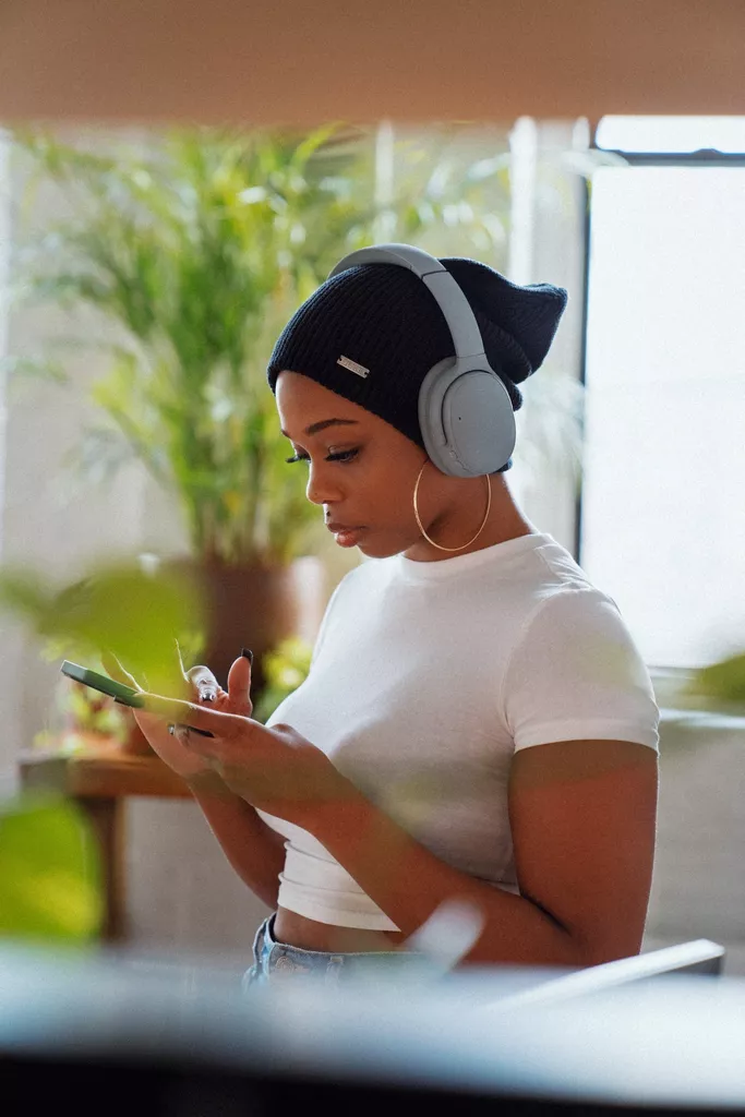 Unleashing Enjoyment: The impact of headphones in the work enviroment