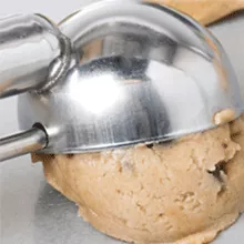 THUMB ACTION SCOOPS