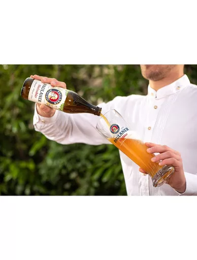 weisse_bottle_pour.jpg?